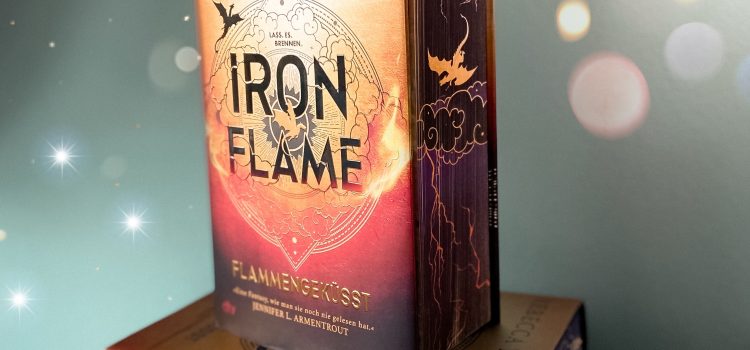 „Iron Flame“ von Rebecca Yarros, erschienen bei dtv