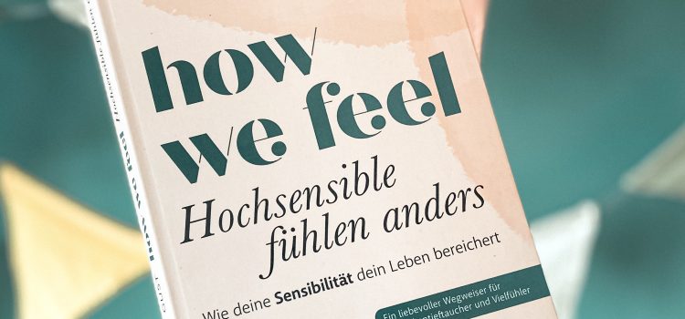 „how we feel — Hochsensible fühlen anders — Wie deine Sensibilität dein Leben bereichert“ von Chris Gust, erschienen im mvg Verlag ᵘⁿᵇᵉᶻᵃʰˡᵗᵉ ᵂᵉʳᵇᵘⁿᵍ, ᴿᵉᶻᵉⁿˢⁱᵒⁿˢᵉˣᵉᵐᵖˡᵃʳ