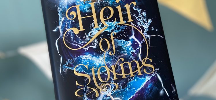 „Heir of Storms“ von Lauryn Hamilton Murray, erschienen bei cbj und übersetzt von Petra Koob-Pawis ᵘⁿᵇᵉᶻᵃʰˡᵗᵉ ᵂᵉʳᵇᵘⁿᵍ, ᴿᵉᶻᵉⁿˢⁱᵒⁿˢᵉˣᵉᵐᵖˡᵃʳ