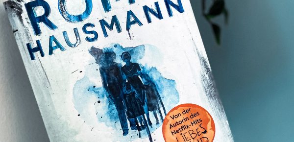 „Himmelerdenblau“ von Romy Hausmann, erschienen im Penguin Verlag