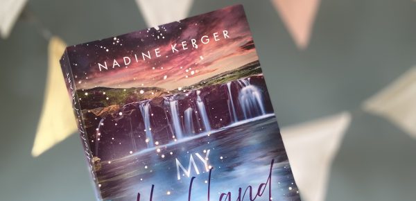 „My Highland Heart“ von Nadine Kerger, erschienen bei Goldmann ᵘⁿᵇᵉᶻᵃʰˡᵗᵉ ᵂᵉʳᵇᵘⁿᵍ, ᴿᵉᶻᵉⁿˢⁱᵒⁿˢᵉˣᵉᵐᵖˡᵃʳ