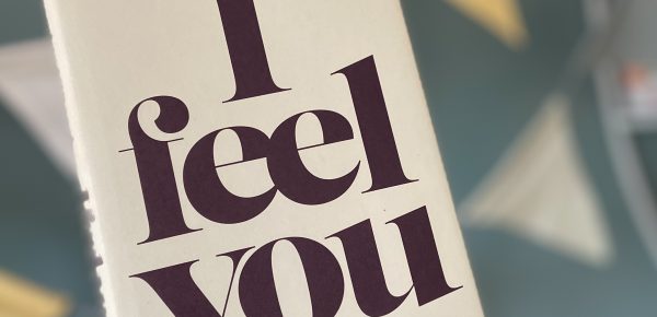 „I feel you“ von Yasmine M’Barek, erschienen bei Eichborn ᵘⁿᵇᵉᶻᵃʰˡᵗᵉ ᵂᵉʳᵇᵘⁿᵍ, ᴿᵉᶻᵉⁿˢⁱᵒⁿˢᵉˣᵉᵐᵖˡᵃʳ