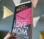 „Love, Mom“ von Iliana Xander, erschienen bei Heyne (übersetzt von Karlheinz Dürr, Carmen Ruderer, Heike Schlatterer) ᵘⁿᵇᵉᶻᵃʰˡᵗᵉ ᵂᵉʳᵇᵘⁿᵍ, ᴿᵉᶻᵉⁿˢⁱᵒⁿˢᵉˣᵉᵐᵖˡᵃʳ