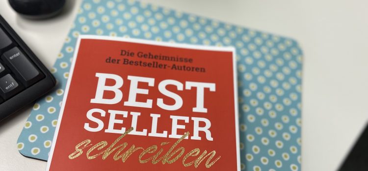 „Bestseller schreiben wie Fitzek, Link, Adler-Olsen u.v.m.“ von Jurenka Jurk, erschienen bei BoD ᵘⁿᵇᵉᶻᵃʰˡᵗᵉ ᵂᵉʳᵇᵘⁿᵍ, ᴿᵉᶻᵉⁿˢⁱᵒⁿˢᵉˣᵉᵐᵖˡᵃʳ