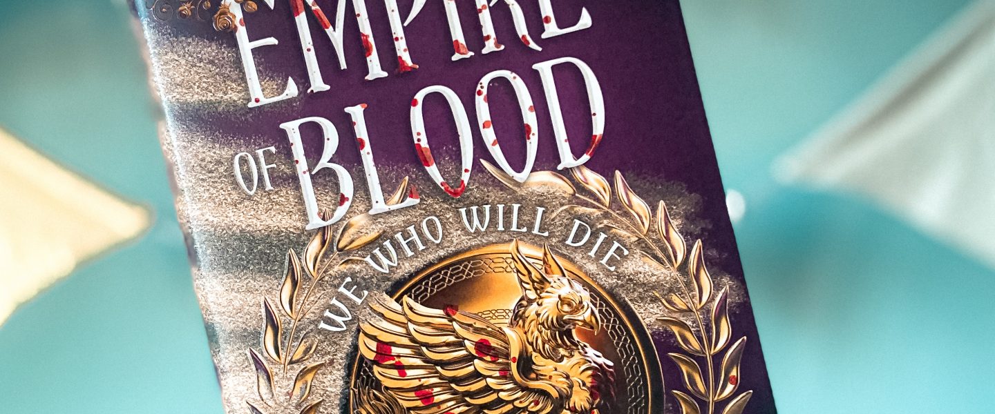 „We Who Will Die (Empire of Blood, Band 1)“ von Stacia Stark, erschienen bei dtv (Ü: Michelle Gyo) ᵘⁿᵇᵉᶻᵃʰˡᵗᵉ ᵂᵉʳᵇᵘⁿᵍ, ᴿᵉᶻᵉⁿˢⁱᵒⁿˢᵉˣᵉᵐᵖˡᵃʳ