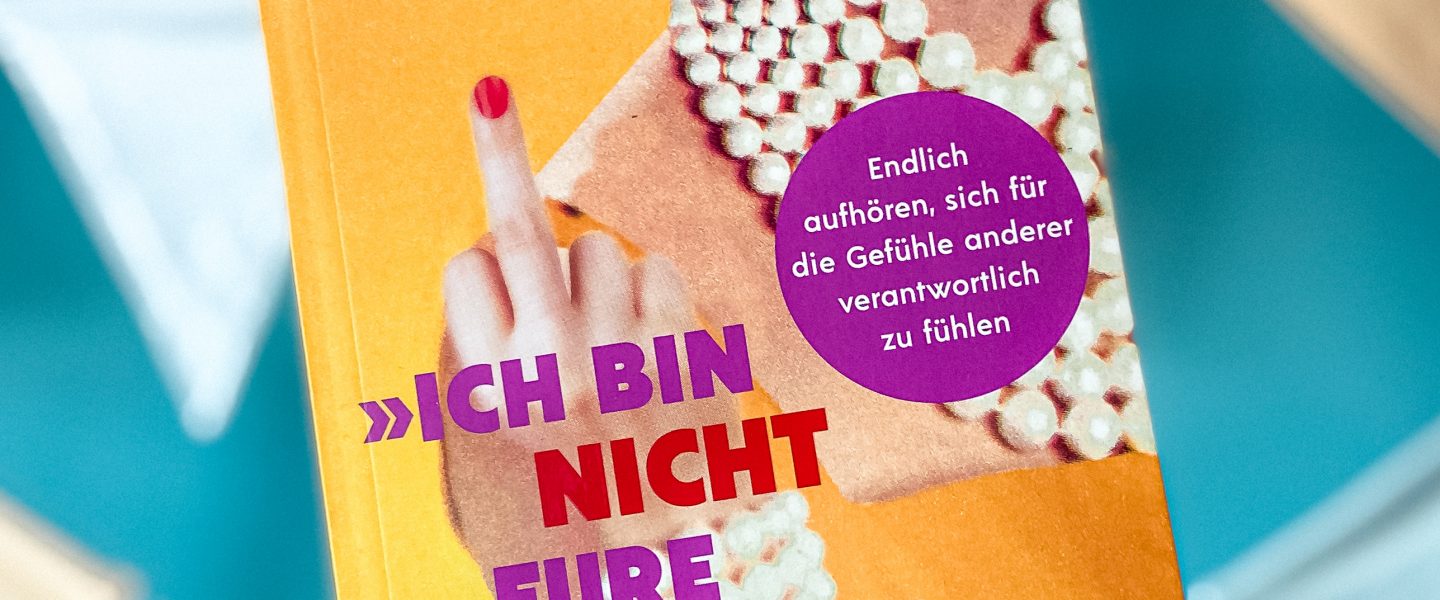 „Ich bin nicht eure Feelgood-Managerin!“ von Laura Fröhlich, erschienen bei Kösel (unbezahlte Werbung, Rezensionsexemplar)