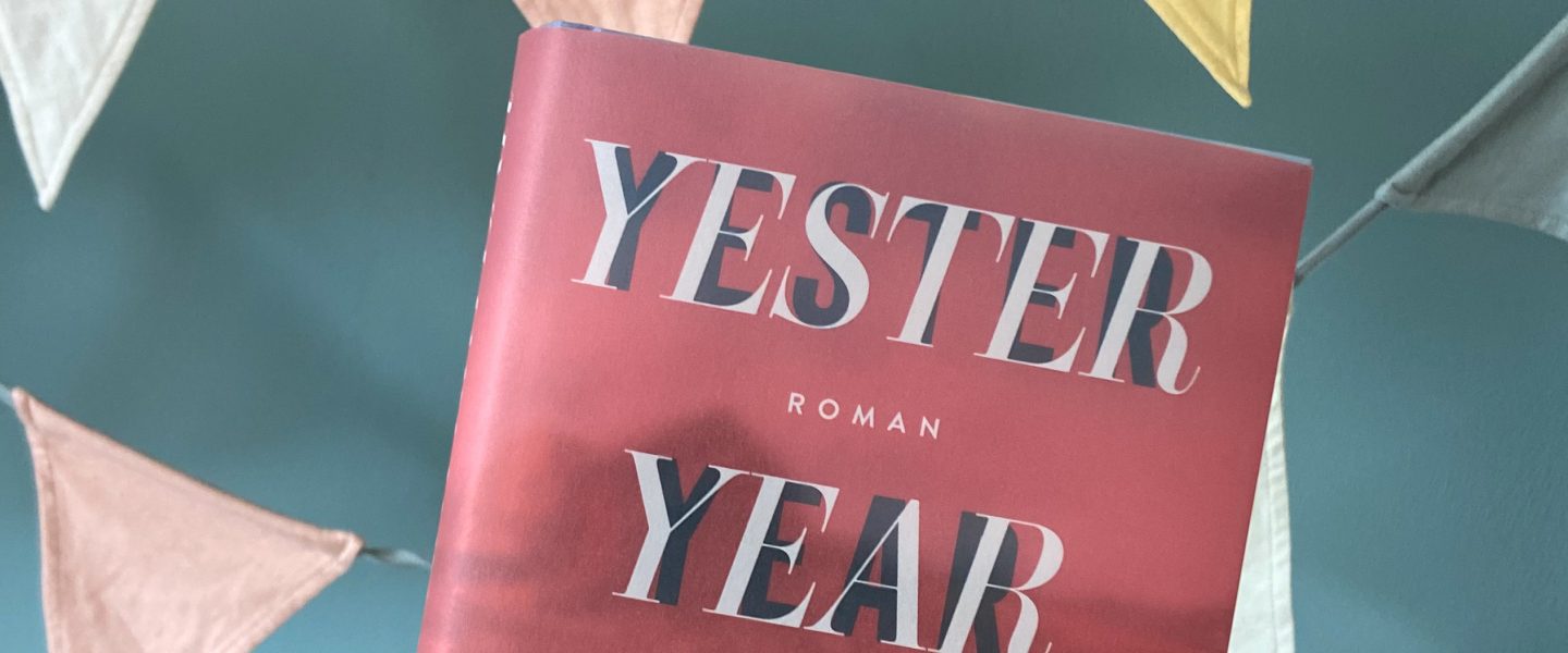 „Yesteryear“ von Caro Claire Burke, übersetzt von Dietlind Falk und Lisa Kögeböhn, erschienen bei Heyne (unbezahlte Werbung, Rezensionsexemplar)