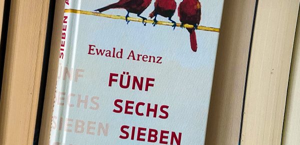 „Fünf, sechs, sieben, acht“ von Ewald Arenz, erschienen bei Dumont (unbezahlte Werbung, Rezensionsexemplar)